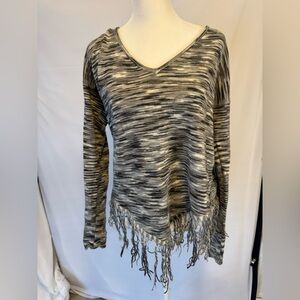 Billabong size medium black grey white v-neck sweater fringe bottom